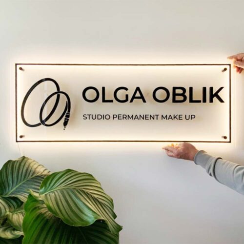 Logo acrylique personnalisé Black sign with backlit 3D lettering - sign in Morocco – Gifts et Decor Maroc