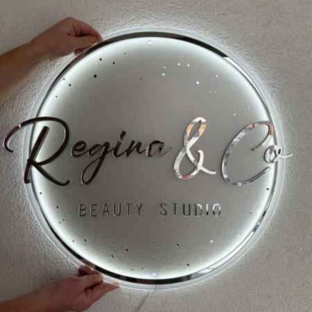 Logo acrylique personnalisé Personalized backlit silver sign in Morocco – Gifts et Decor Maroc