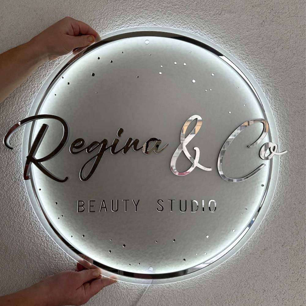 Logo acrylique personnalisé Personalized backlit silver sign in Morocco – Gifts et Decor Maroc