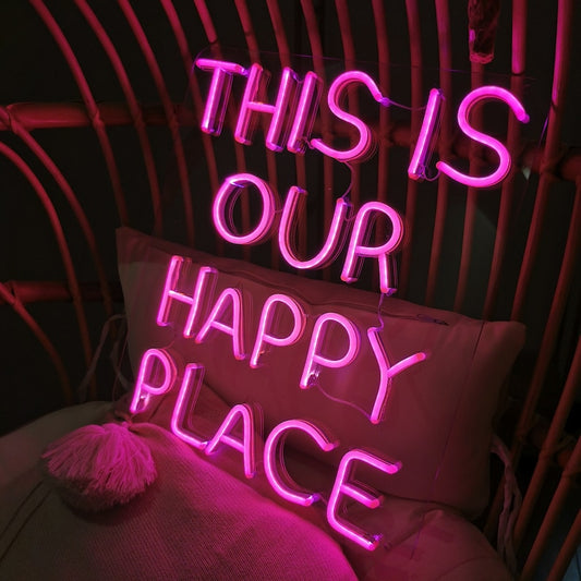 This-is-Our-Happy-Place-Enseigne-Neon-LED-au-Maroc-OPLADESIGN_1 Enseigne Néon LED This is Our Happy Place - LED Neon Sign in Morocco – Gift et Decor Maroc
