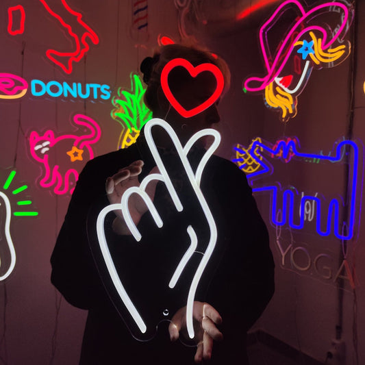Enseigne Néon LED "Finger heart" Neon Beauty Morocco - Neon Led in Morocco – Gift et Decor Maroc
